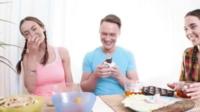 Hazel Dew & Carry Cherry Horny Threesome