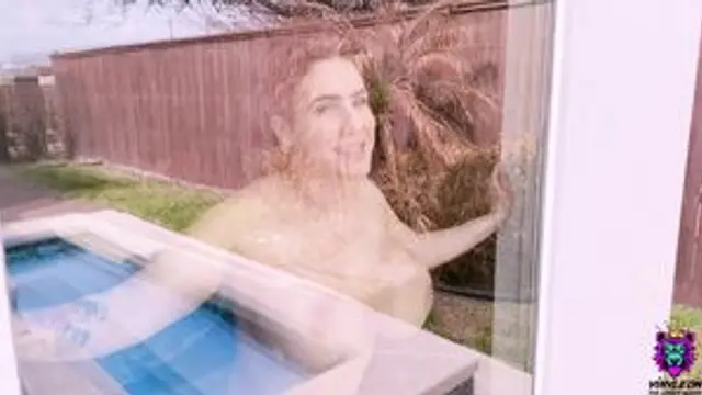 yinyleon - Freaky Hot Stepmom Teases Pool Guy & Get A P