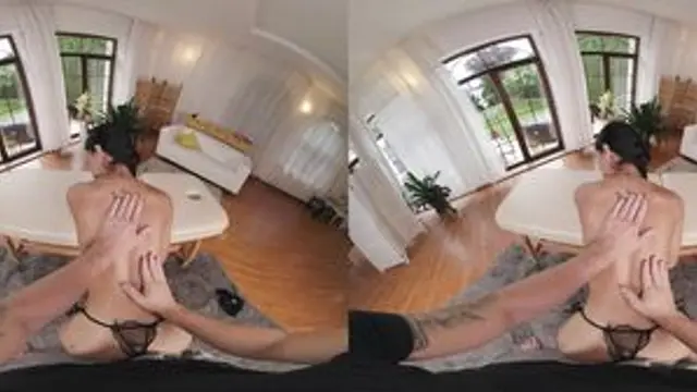 Zoe Breiny - The Loose Masseuse in 4K