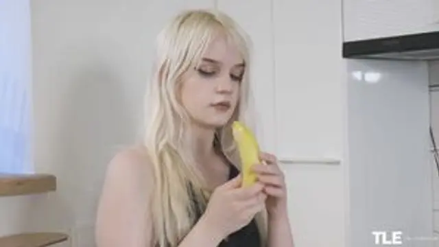 Riya - Banana Lover 2 in 4k