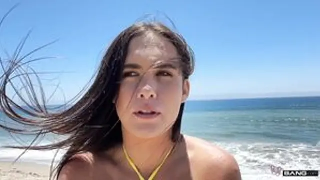 Daisy Pheonix Gets Two Cumshots In One Go (2160)