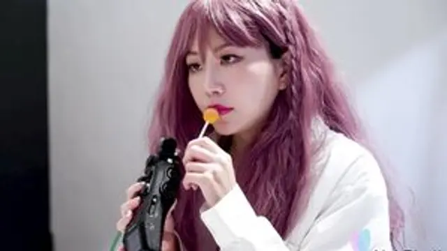 Webcam Girl Jui Jui From Taiwan Does Some Fun ASMR Shows Naked