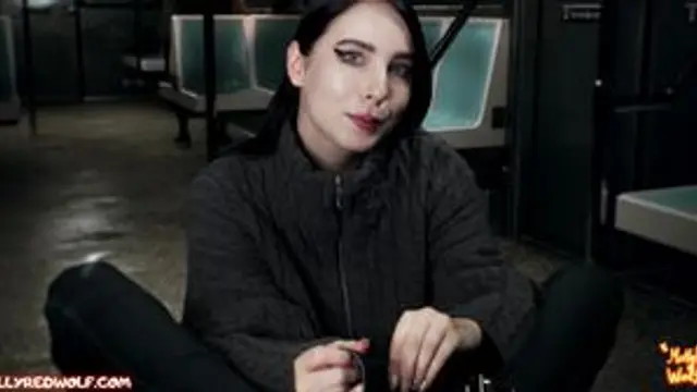 Mollyredwolf - Beautiful Stranger Sucked Me In Train