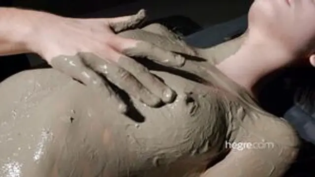 Ariel - Erotic Mud Massage in 4K
