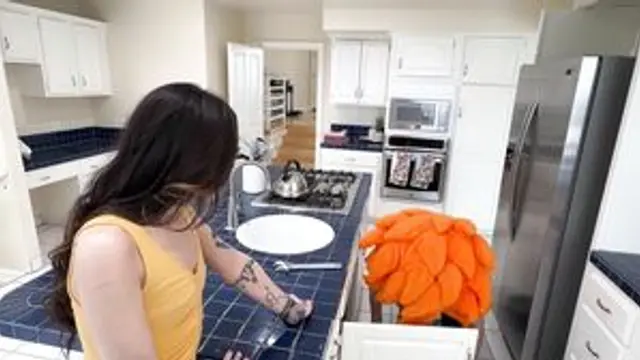 Athletic Sage Hunter Meets Her Match: PornDude's Pipe-Clearing Power Drill!
