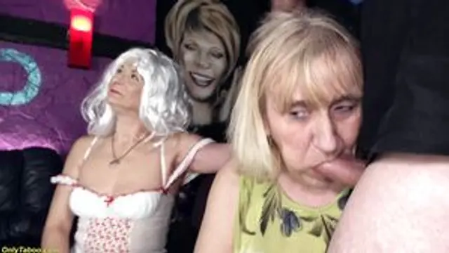 Mareika mature sex club party