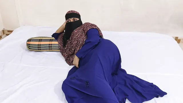 Hijabi Muslim Aunty indian deshi village aunty doggy style hardly  fucking video.