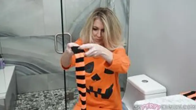 Gigi Dior Stepmom gets a spooky surprise…