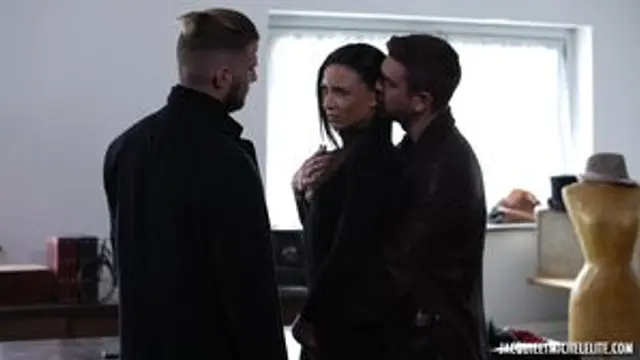 Cassie del Isla Horny Threesome 4