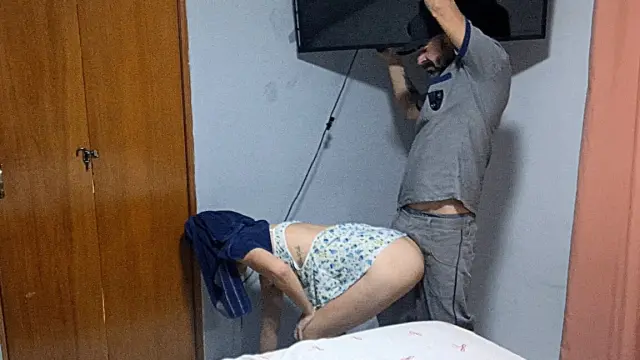 I Welcomed the Cable TV Technician Without Panties and Gave Him My Pussy Without a Condom!