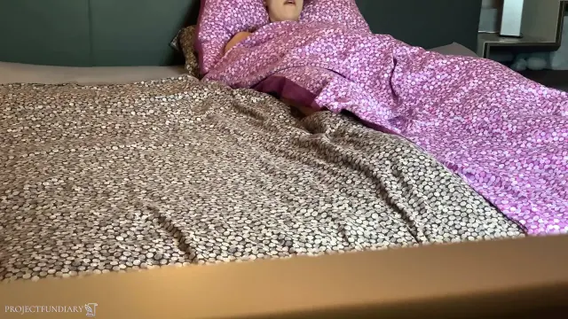 Roommate gives hot girl ass orgasm