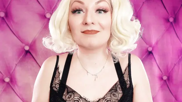 Wearing XS nitrile gloves - Gloves fetish video (Arya Grander)