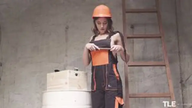 Oxana Chic - Tool Box in 4K
