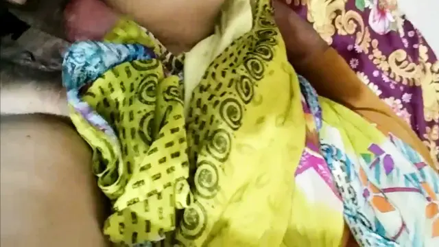 When I went to Didi's house, Didi went to the market in the morning and brother-in-law suddenly came home and brother-in-law tried to fuck me