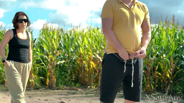 Outdoor Stranger Encounter: Petite MILF Cornfield Standing Sex & Cum on Ass